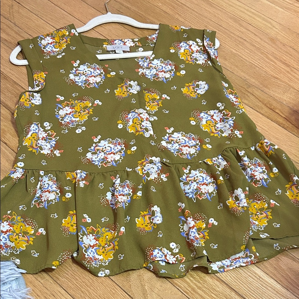 LOFT Floral Green Sleeveless Top